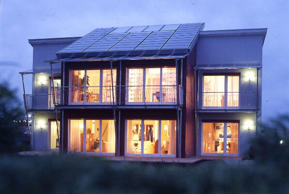 vivienda-sostenible-ovolution-disec3b1ada-por-rolf-disch-arquitectura-solar-8874158