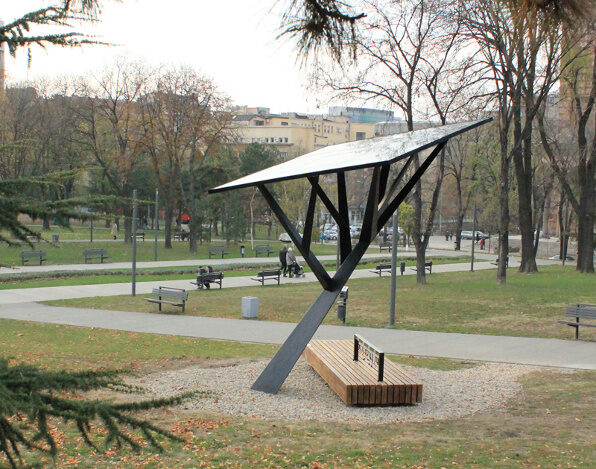 cargador-solar-black-tree-instalado-en-el-parque-tac5a1majdan-de-la-ciudad-de-belgrado-serbia-2169511