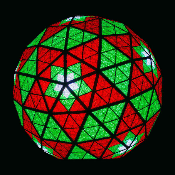 bola-de-times-square-iluminada-con-lamparas-led-para-ahorrar-dinero-y-energia-al-celebrar-la-entrada-del-nuevo-ac3b1o-1785798
