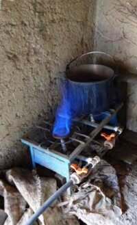 cocina-metalica-adaptada-para-funcionar-con-biogas-2514922